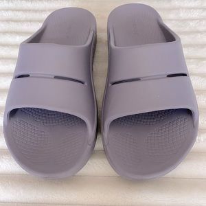 OOFOS Women’s OOAAH Slide Sandal - Mauve - Excellent Condition.